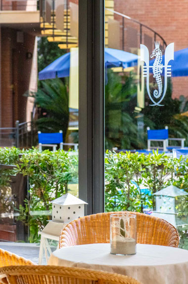 DIVE INTO A SEAOF ADVANTAGES